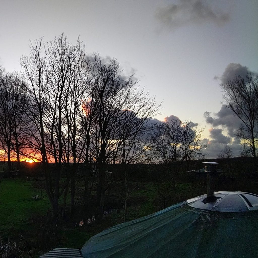 Zonsondergang bij de Yurt